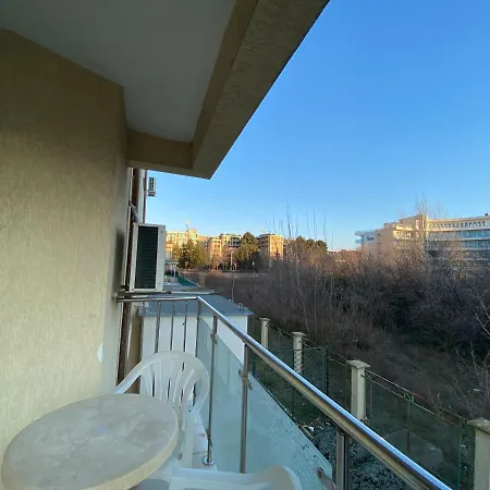 Vechna R 7 Sunny 公寓